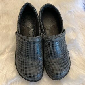 BOC Born Peggy Pewter Slip On Metallic Gray Wedge Clogs Size 8 / 39